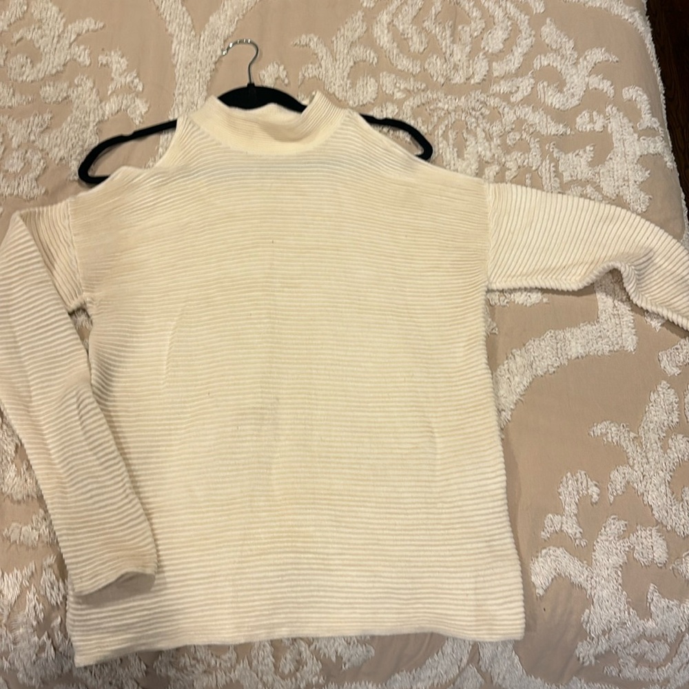 Super cute sweater!!